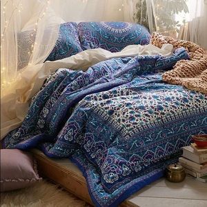 Urban Outfitters Twin/Twin XL Comforter